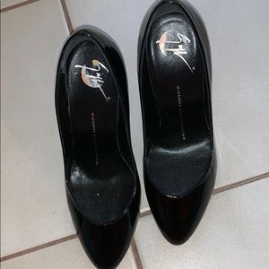 Black high heel pumps